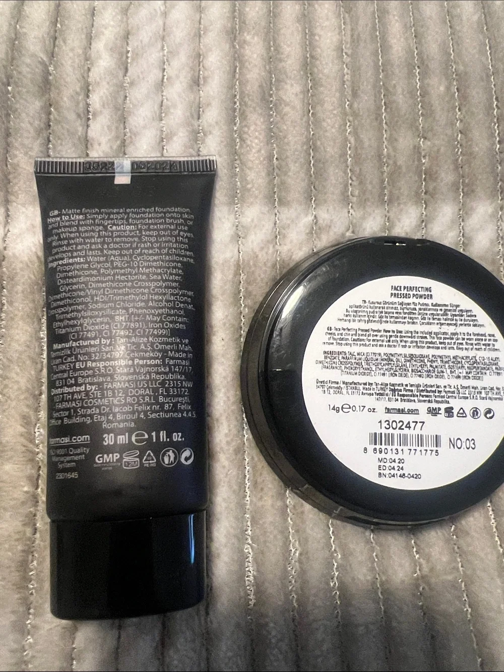 Farmasi Stay Matte Pore Minimizer Cream - Black with Beige Accent